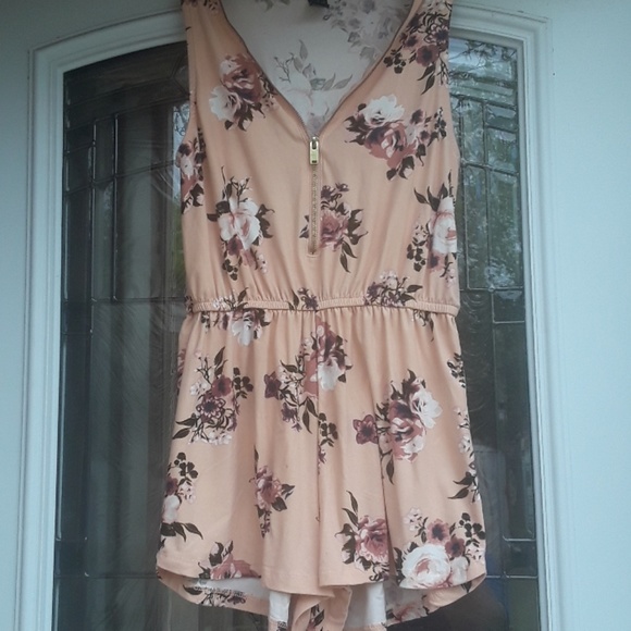 Rue21 Other - 🇨🇱 Floral romper 🇨🇱